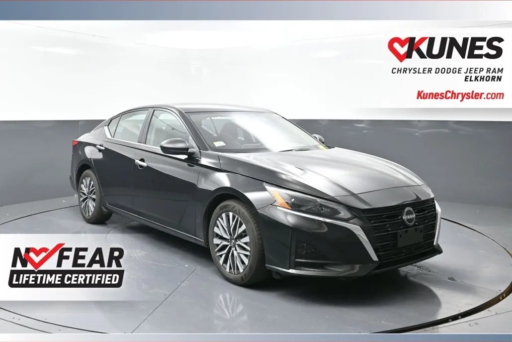 2024 Nissan Altima 2.5 SV photo 1