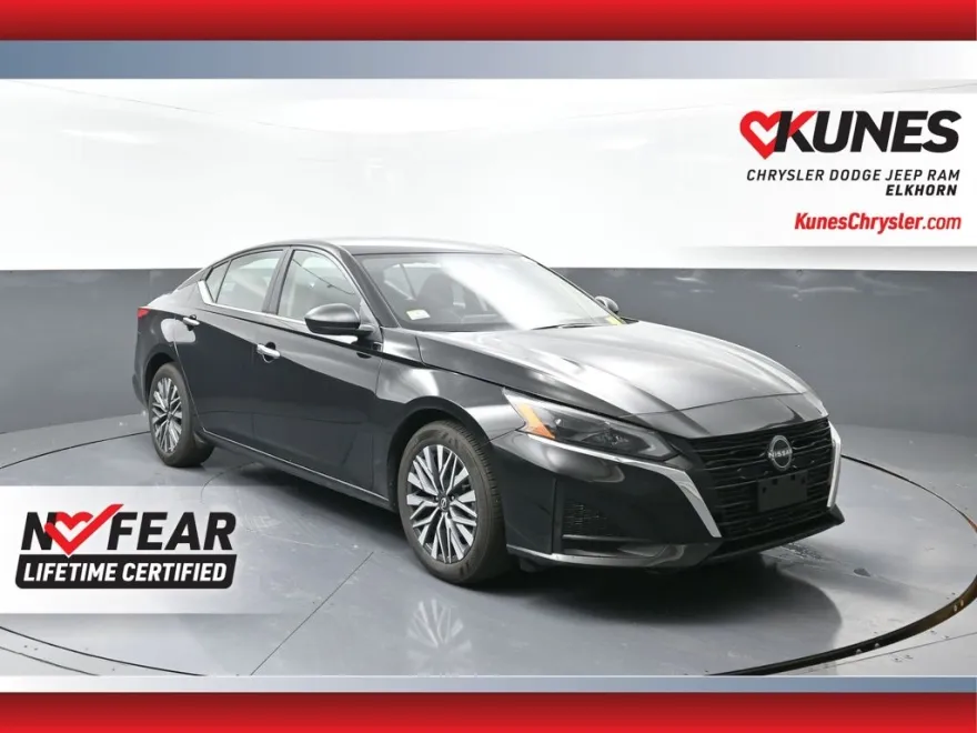 2024 Nissan Altima 2.5 SV photo 1