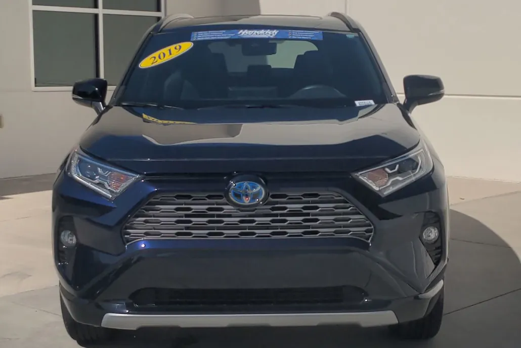 2019 Toyota RAV4 Hybrid XSE photo 1
