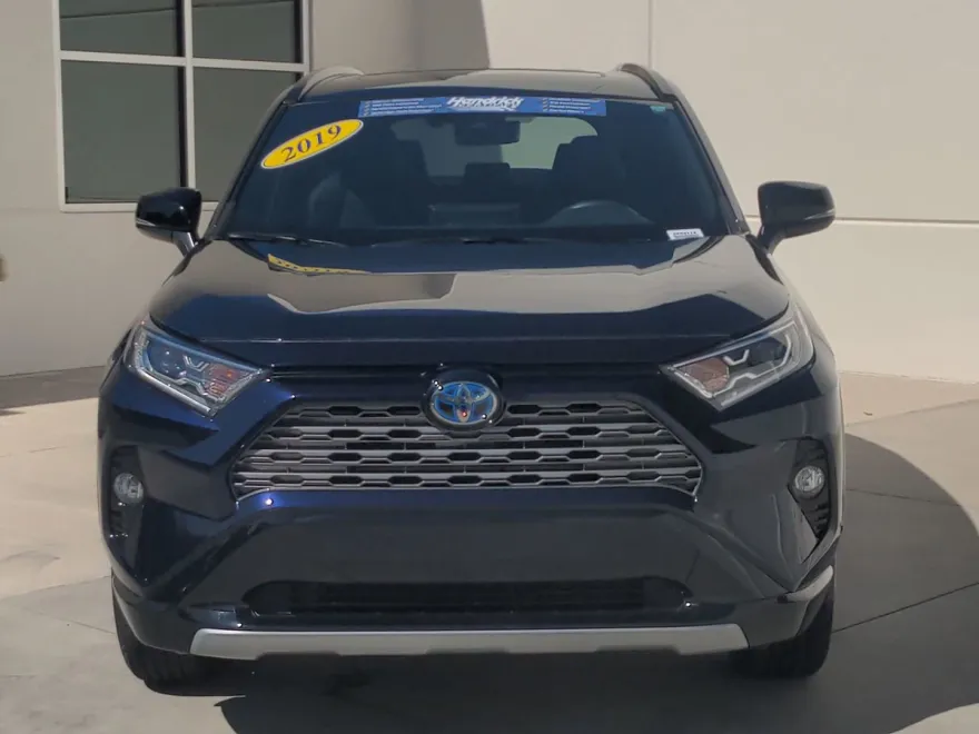 2019 Toyota RAV4 Hybrid XSE photo 1