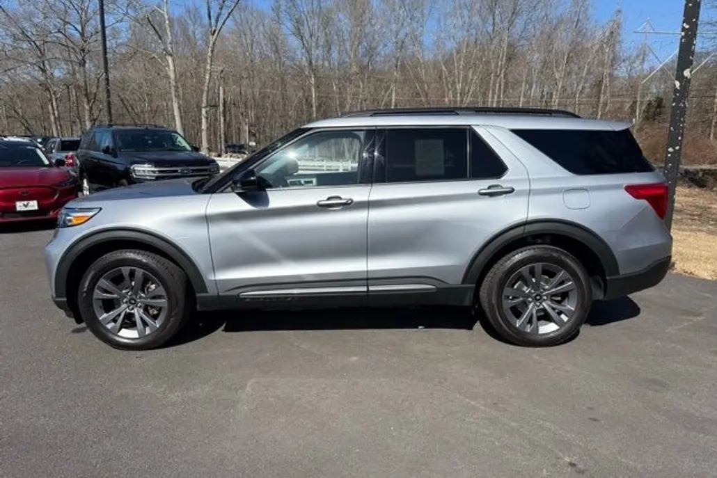 2022 Ford Explorer XLT photo 1
