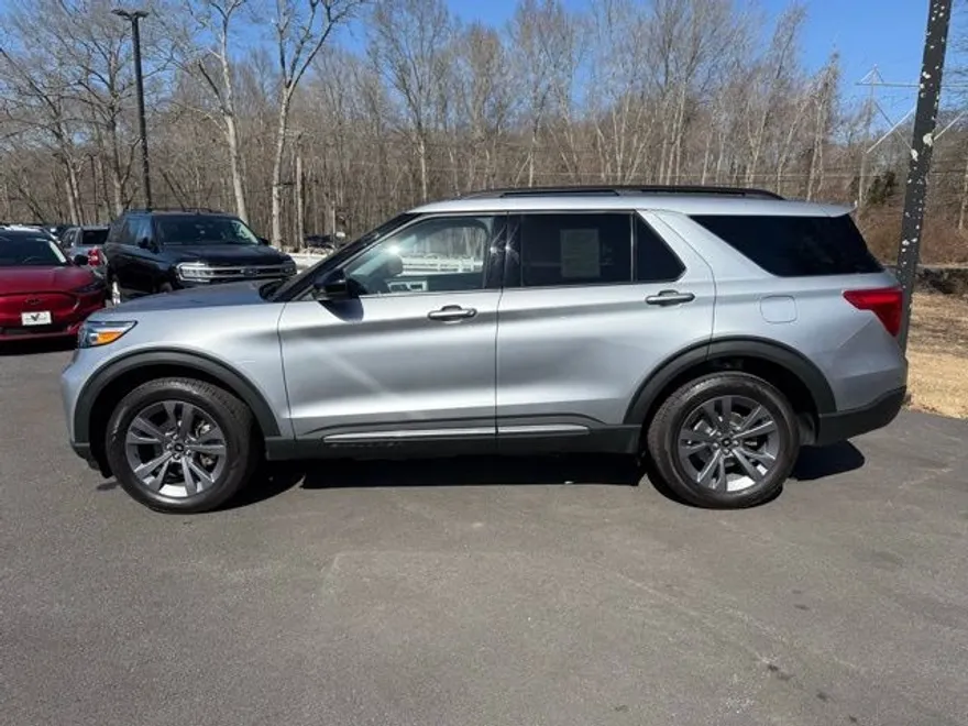 2022 Ford Explorer XLT photo 1