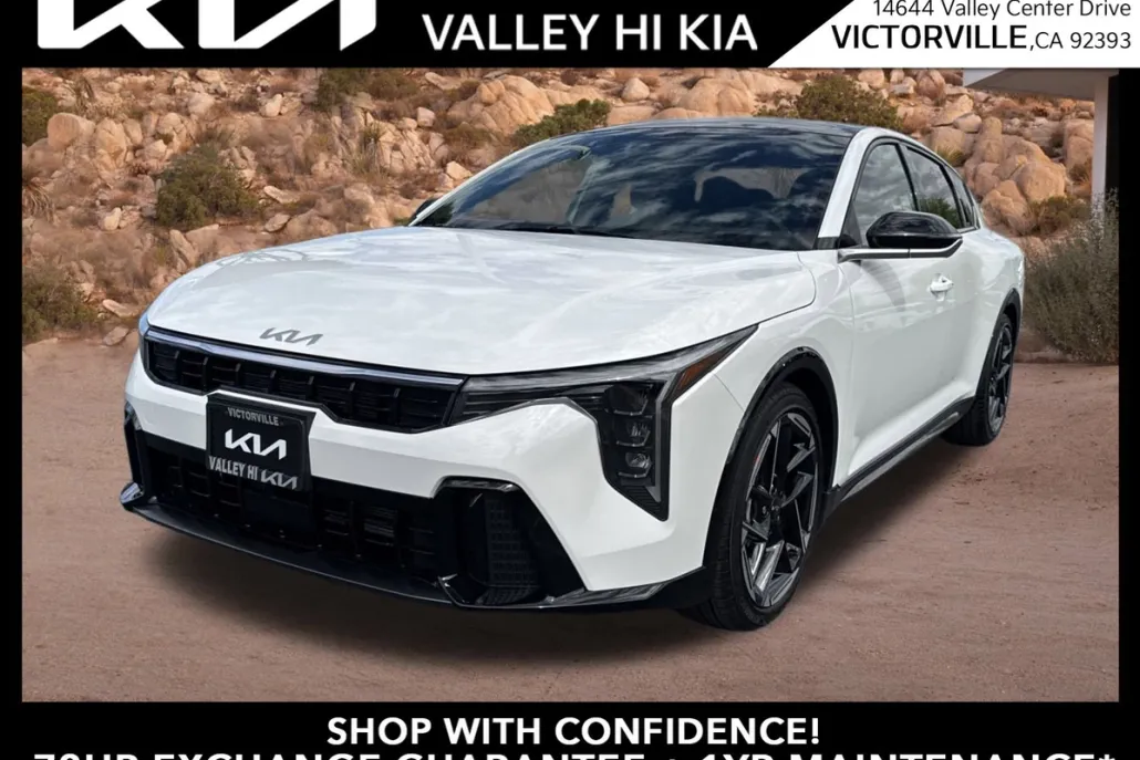 2025 Kia K4 GT-Line photo 1