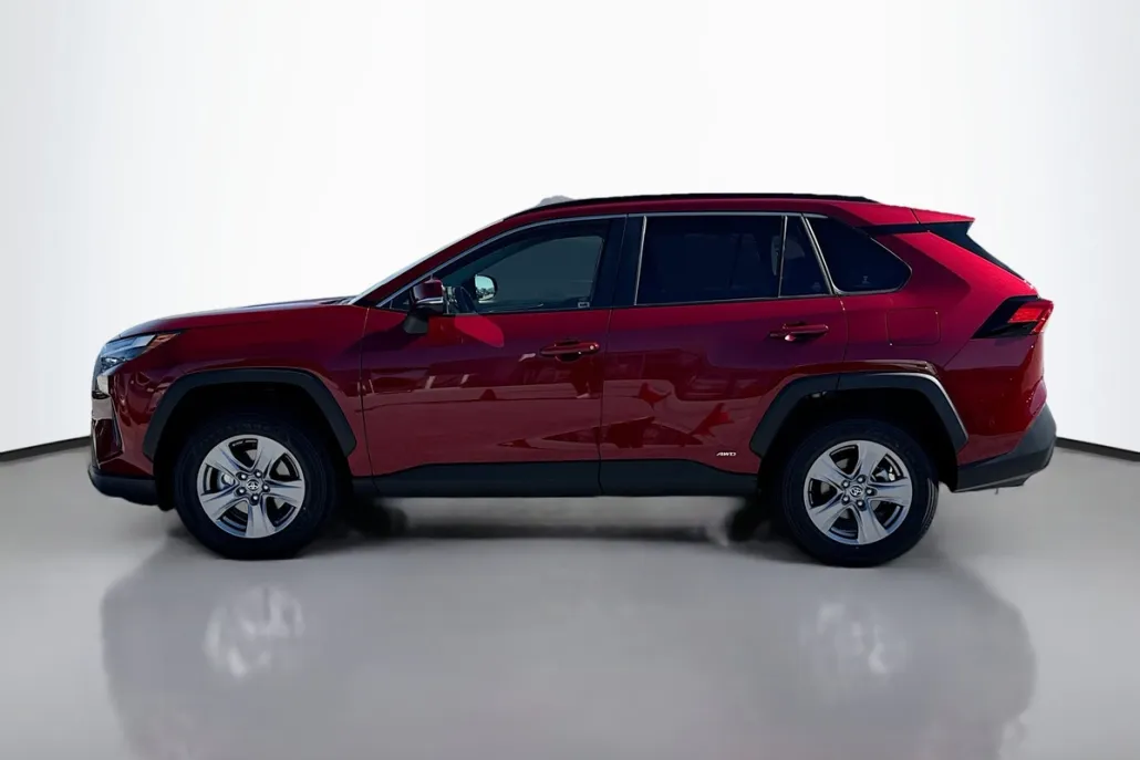 2025 Toyota RAV4 Hybrid LE photo 1