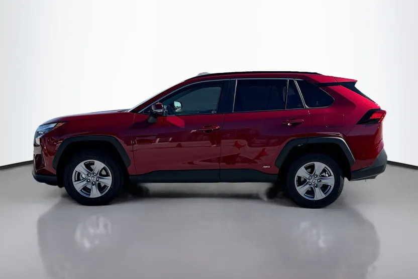 2025 Toyota RAV4 Hybrid LE photo 1