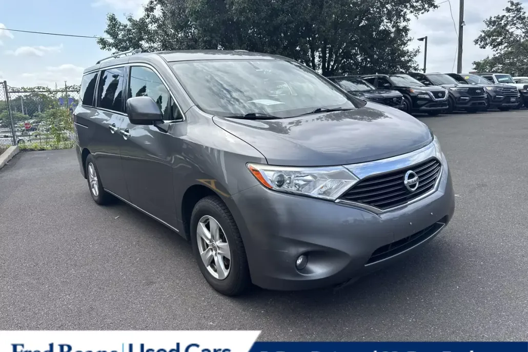 2016 Nissan Quest SV photo 1