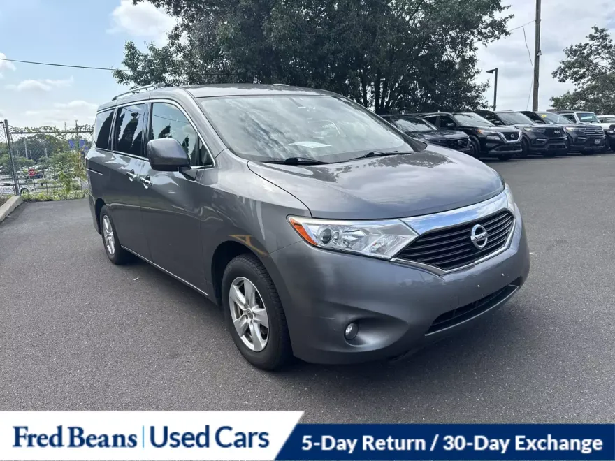 2016 Nissan Quest SV photo 1