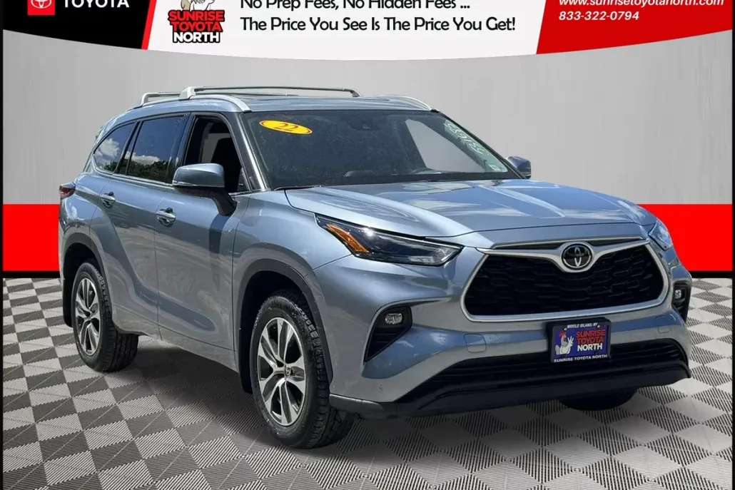 2022 Toyota Highlander XLE photo 1