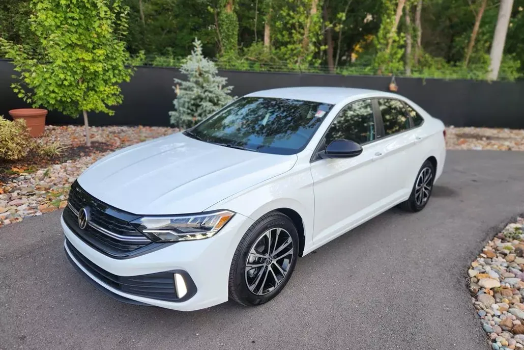 2024 Volkswagen Jetta 1.5T Sport photo 1