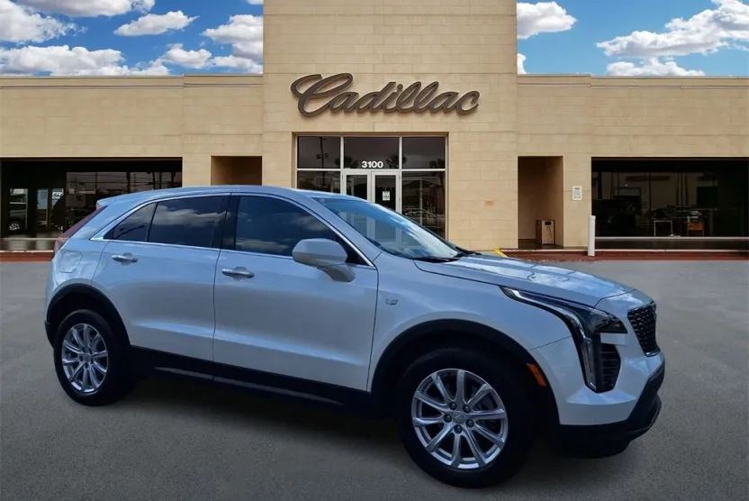 2023 Cadillac XT4 Luxury photo 1