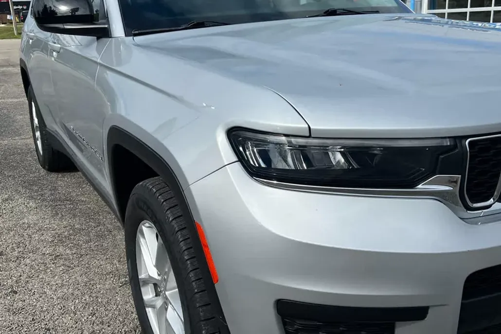 2023 Jeep Grand Cherokee Laredo photo 1