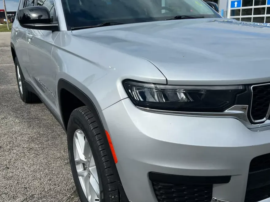 2023 Jeep Grand Cherokee Laredo photo 1