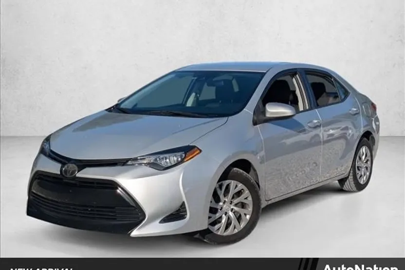 2019 Toyota Corolla LE photo 1