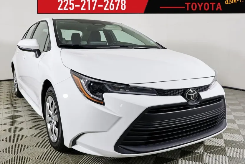 2023 Toyota Corolla LE photo 1