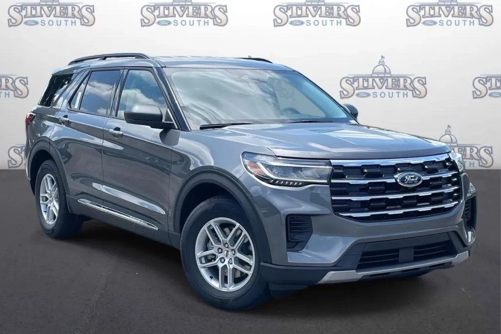 2025 Ford Explorer photo 1