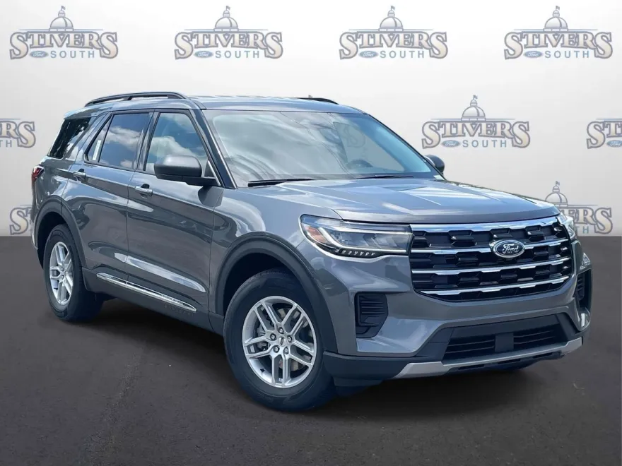 2025 Ford Explorer photo 1