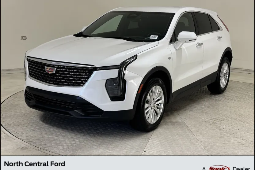 2024 Cadillac XT4 Luxury photo 1