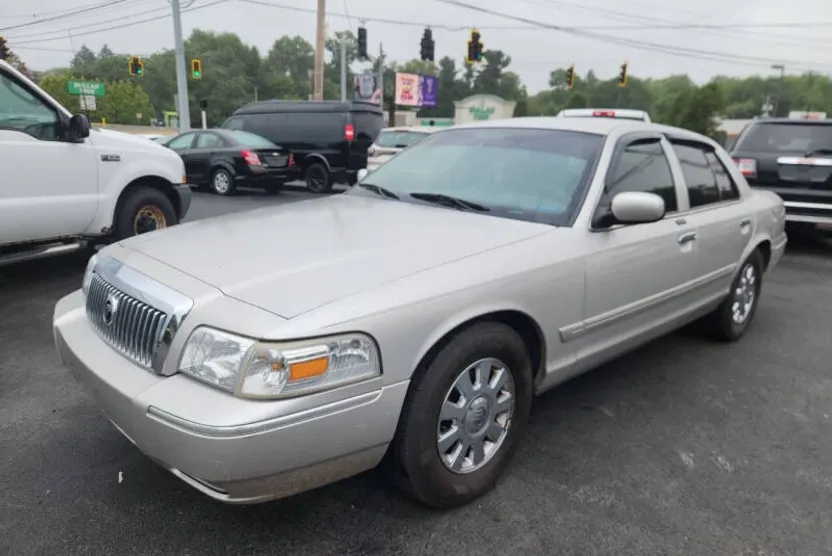 2008 Mercury Grand Marquis LS photo 1