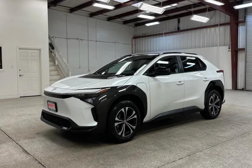 2024 Toyota bZ4X XLE photo 1