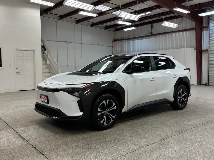 2024 Toyota bZ4X XLE photo 1