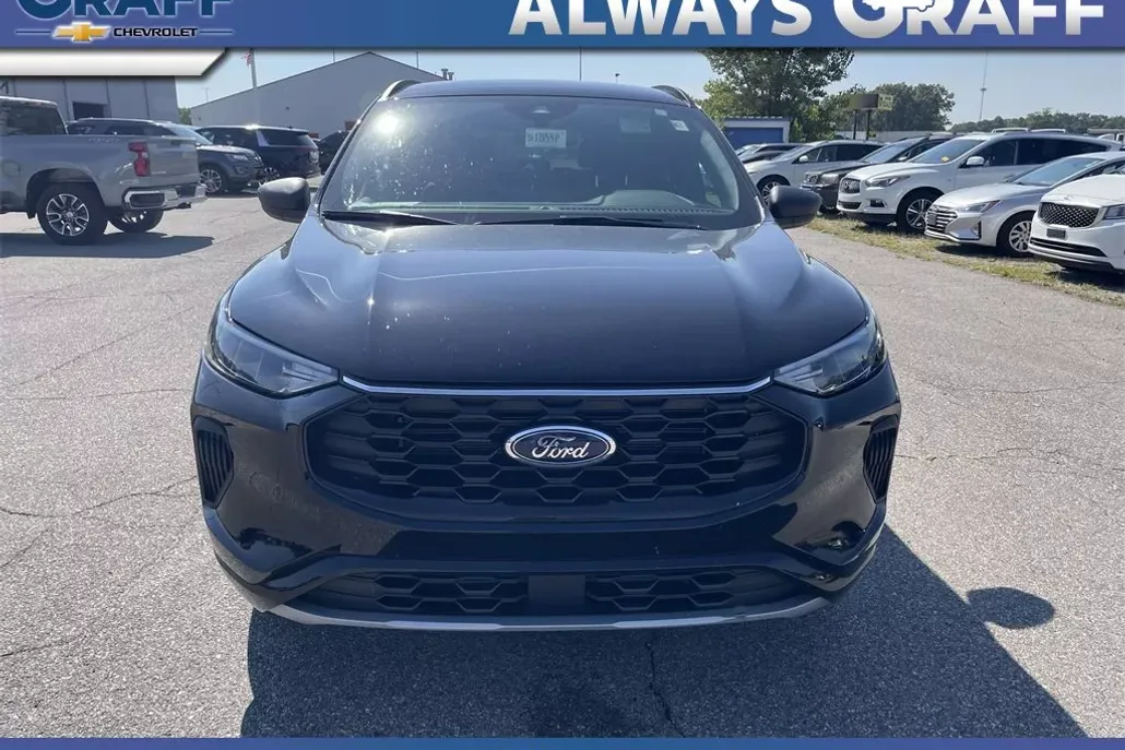 2024 Ford Escape ST-Line photo 1