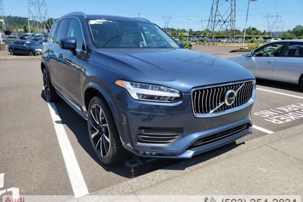 2022 Volvo XC90 T6 Momentum photo 1