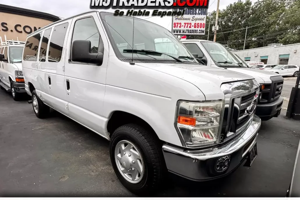 2009 Ford E-350 photo 1