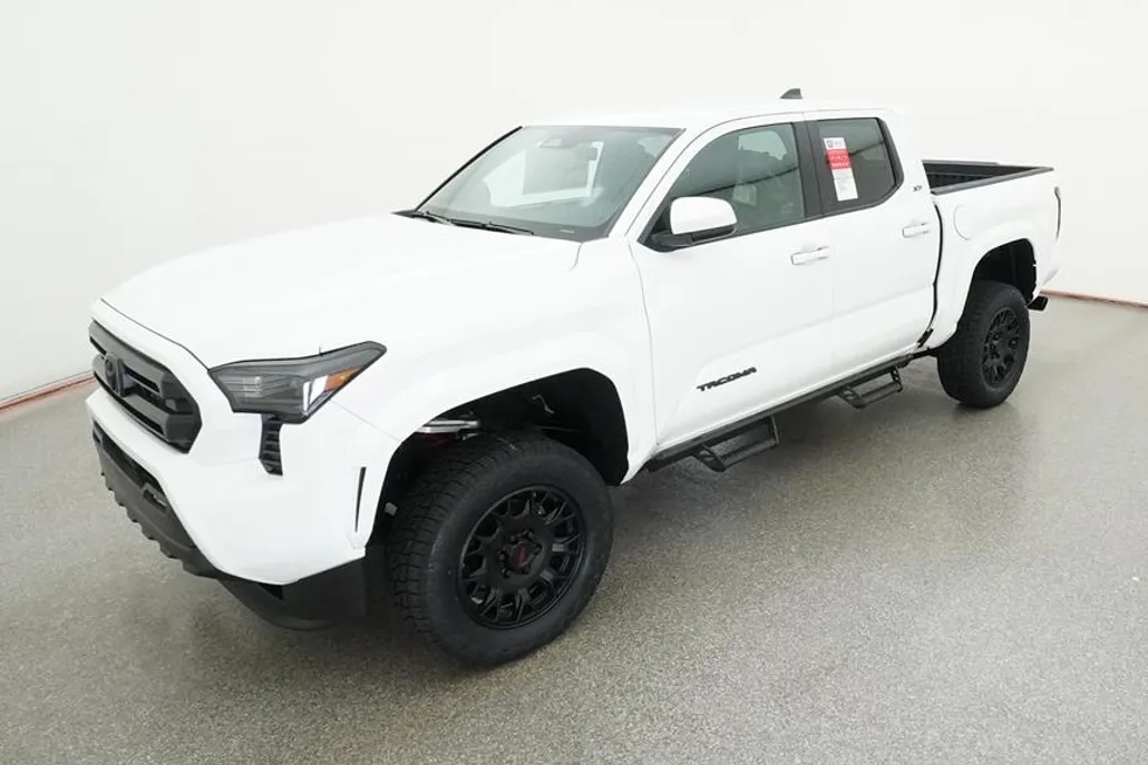2025 Toyota Tacoma SR5 4x4 Double Cab photo 1