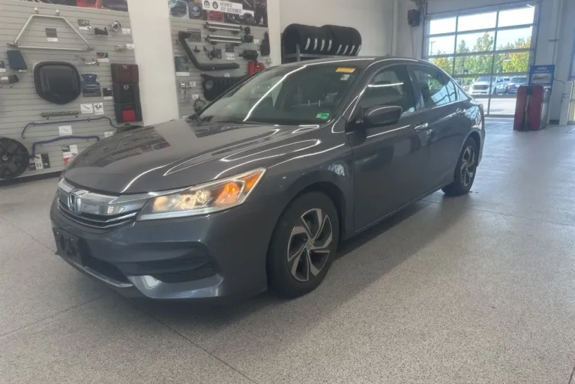 2017 Honda Accord LX photo 1
