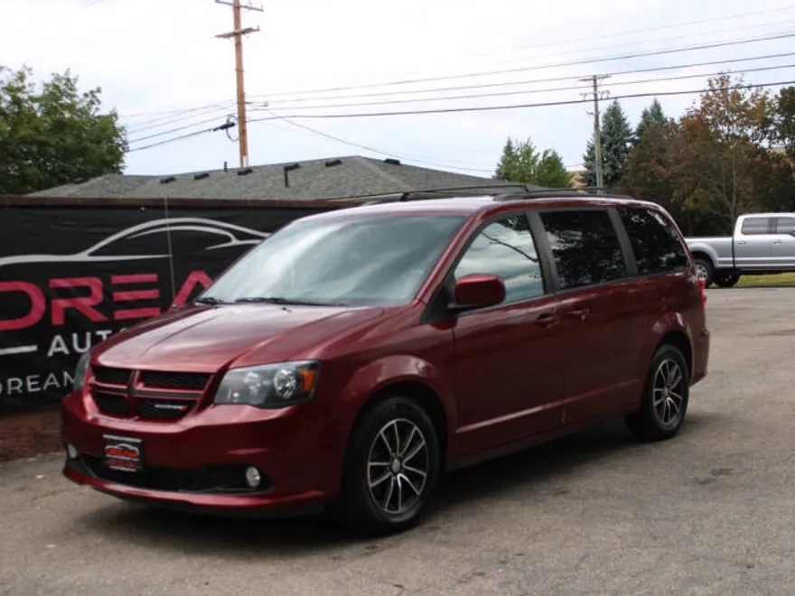 2019 Dodge Grand Caravan GT photo 1