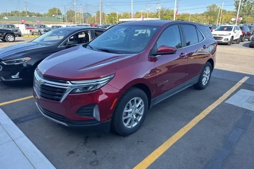 2024 Chevrolet Equinox LT photo 1
