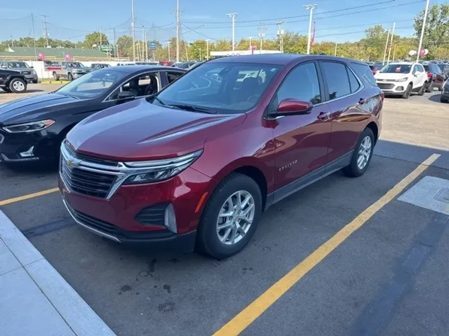 2024 Chevrolet Equinox LT photo 1