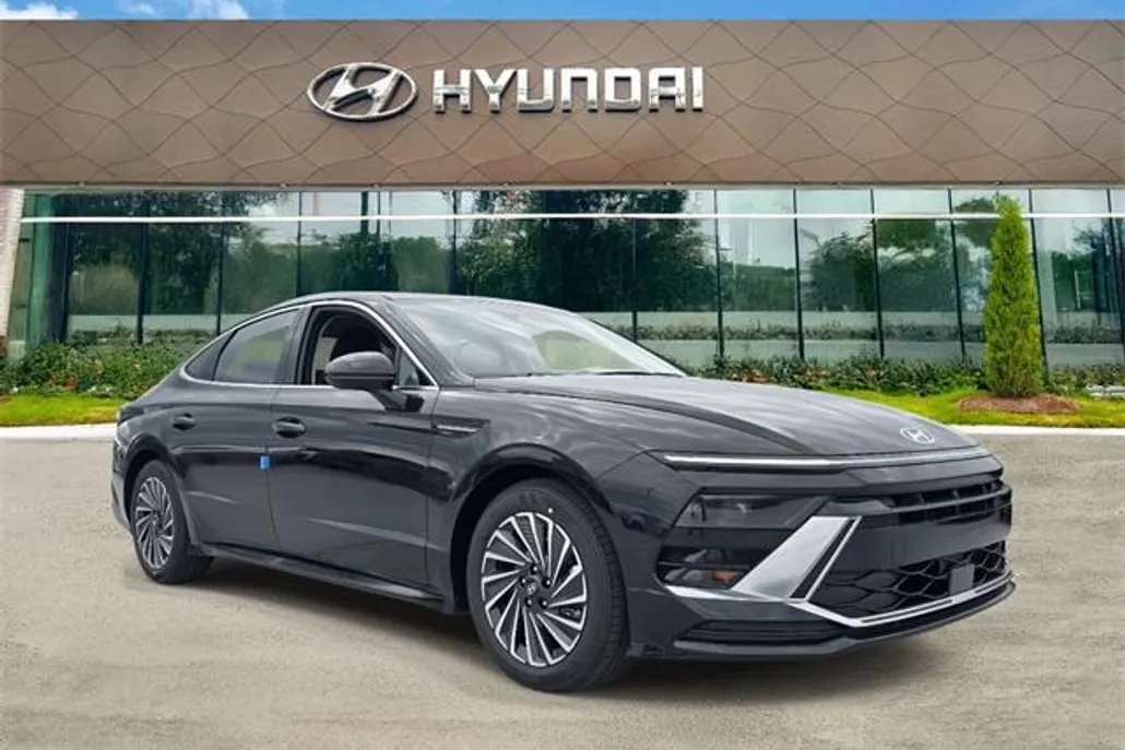 2025 Hyundai Sonata Hybrid SEL photo 1