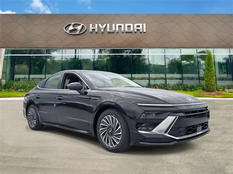 2025 Hyundai Sonata Hybrid SEL photo 1