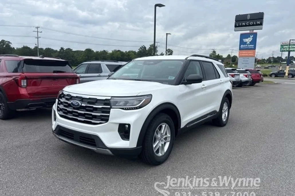 2025 Ford Explorer photo 1