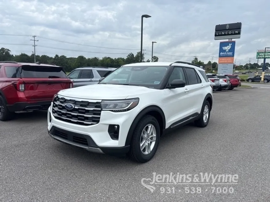 2025 Ford Explorer photo 1