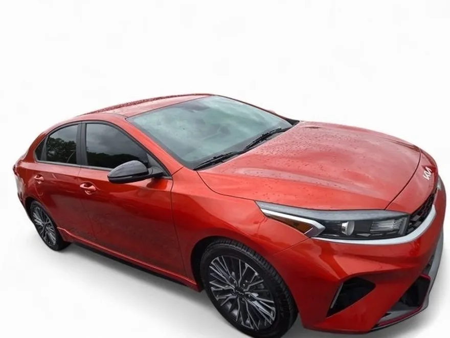 2022 Kia Forte GT-Line photo 1