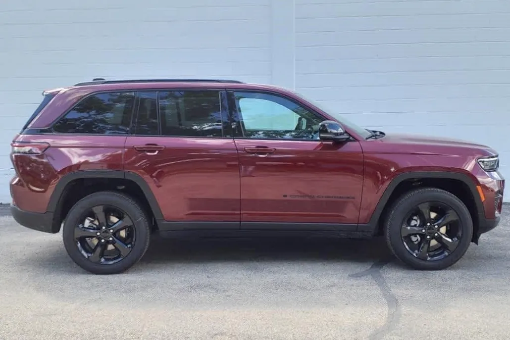 2024 Jeep Grand Cherokee Altitude photo 1