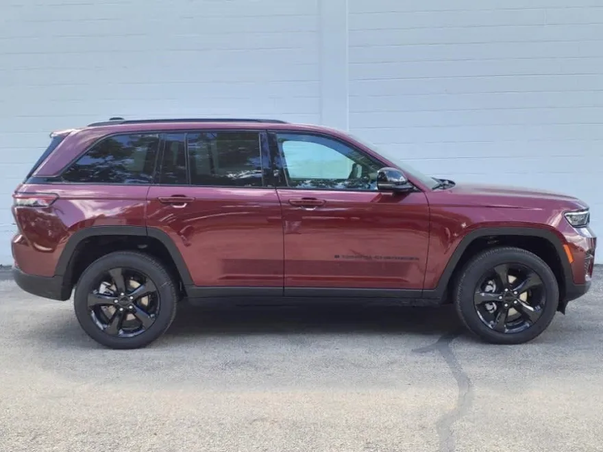 2024 Jeep Grand Cherokee Altitude photo 1