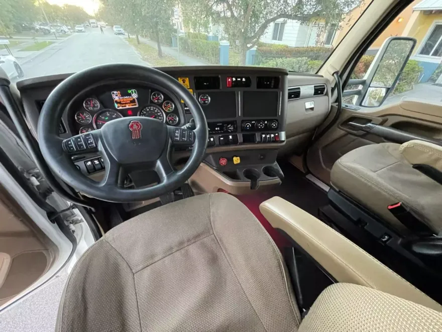 2019 Kenworth T680 photo 14