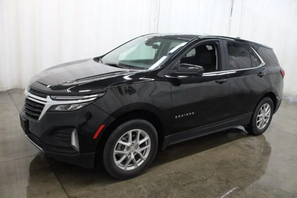 2024 Chevrolet Equinox LT photo 1