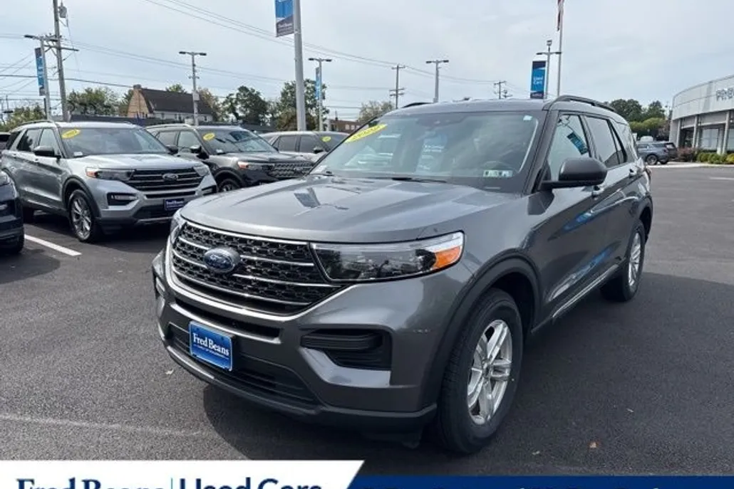2022 Ford Explorer XLT photo 1