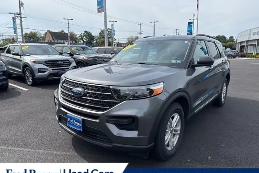 2022 Ford Explorer XLT photo 1