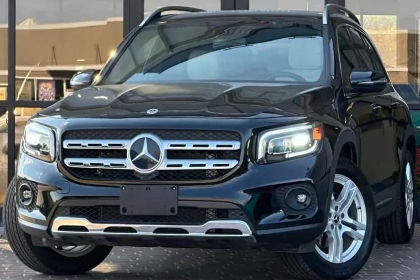2023 Mercedes Benz GLB 250 4MATIC photo 1
