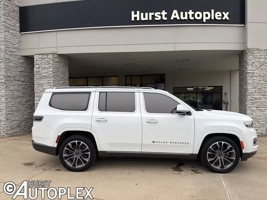 2022 Jeep Grand Wagoneer III photo 1