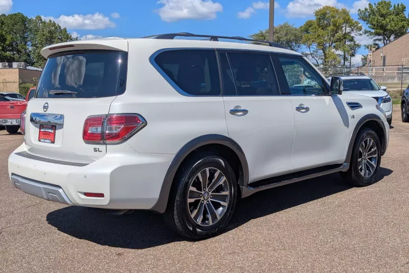 2017 Nissan Armada SL photo 1