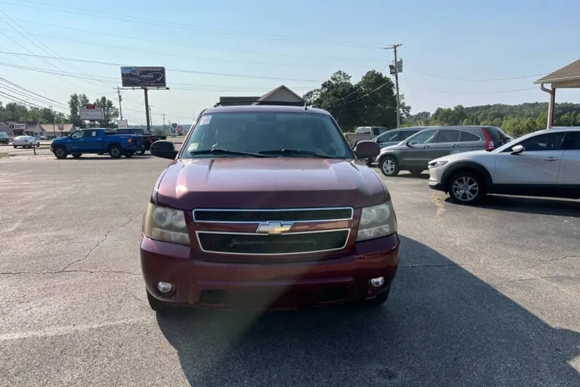 2009 Chevrolet Suburban LT photo 1