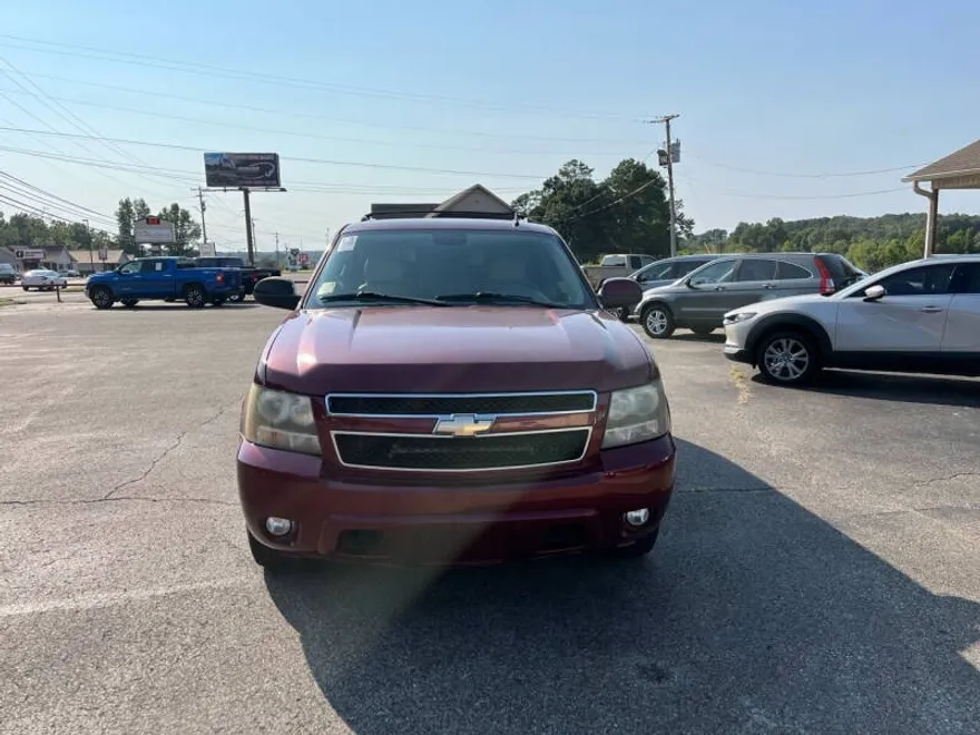 2009 Chevrolet Suburban LT photo 1