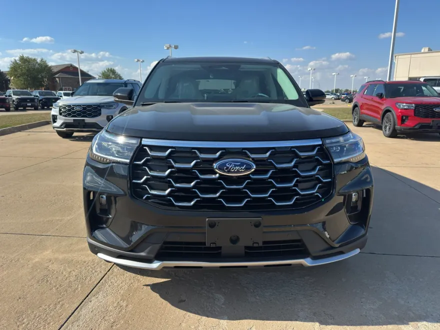 2025 Ford Explorer Platinum photo 1