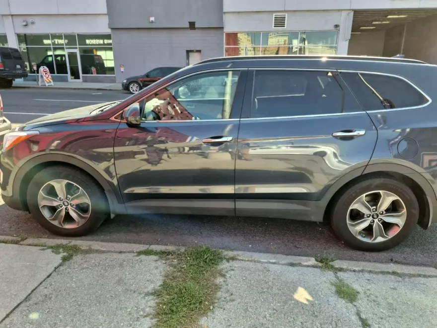 2016 Hyundai Santa Fe SE photo 1